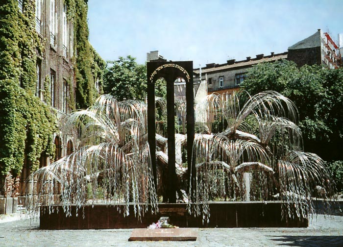 Fountain of names of ghetto Jews who died